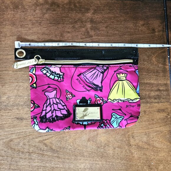 BETSEY JOHNSON, Set of 3 travel cosmetic bags in hot pink classic Betsey print! - Picture 8 of 12